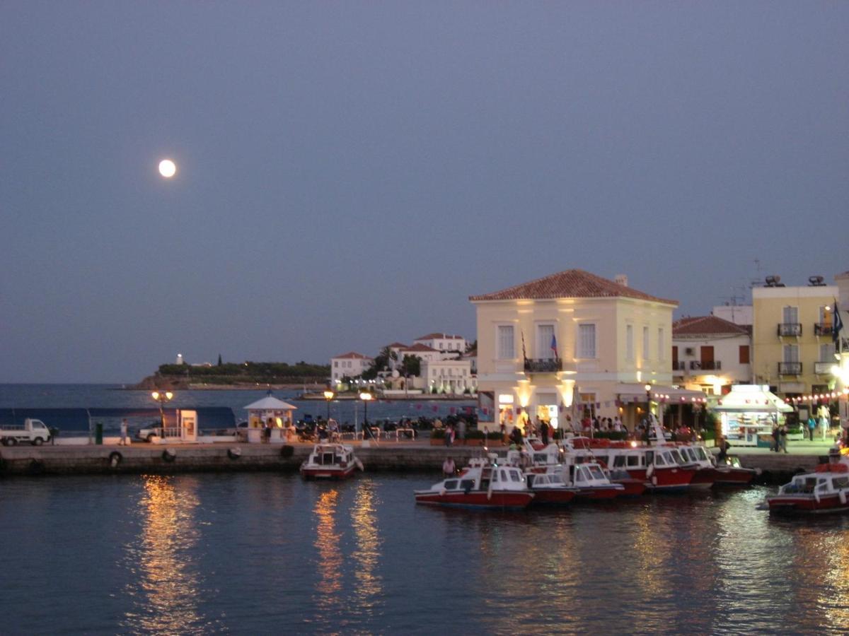 Summer House In Spetses Екстер'єр фото